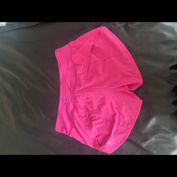 Lululemon Sonic Pink speed up shorts size 8 Mid rise 4 inch - Picture 3 of 4